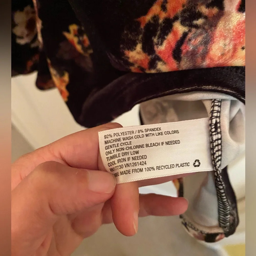Floral romper from target small - Picture 7 of 8